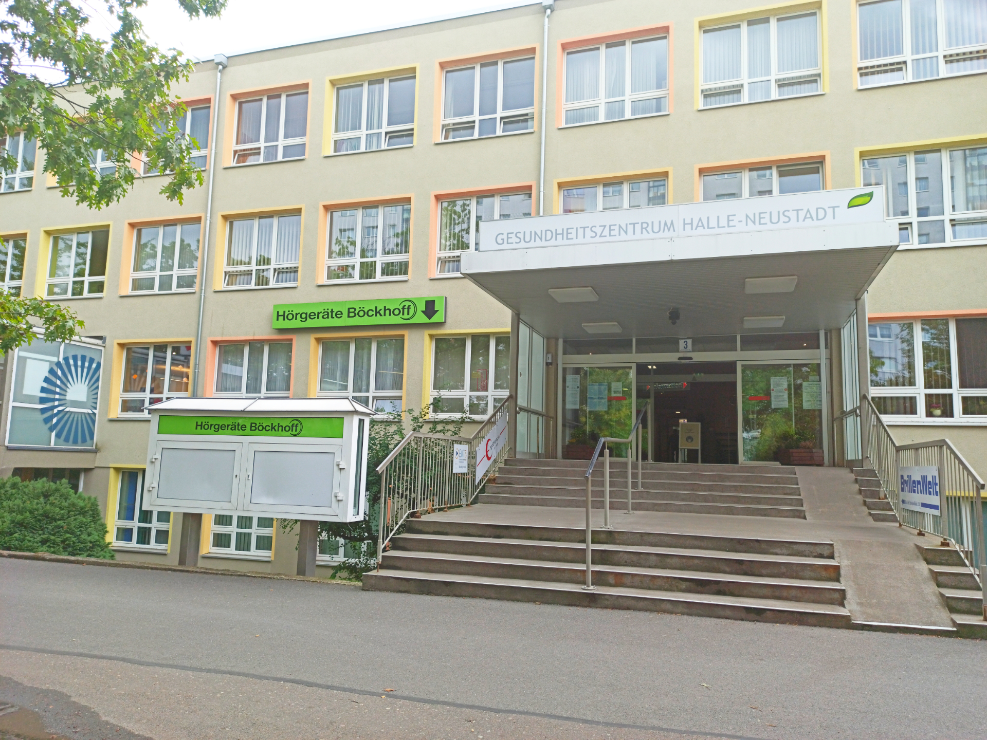 Außenansicht des Gesundheitszentrum in Halle-Neustadt